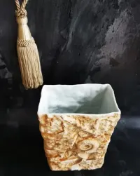 Wazon Kaiser, porcelana biskwitowa, M. Frey, muszle, skamieliny — ujęcie 5