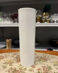 Wazon porcelanowy Hutschenreuther wysoki biały sygnowany retro 675 — ujęcie 2