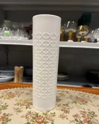 Wazon porcelanowy Hutschenreuther wysoki biały sygnowany retro 675 — ujęcie 4