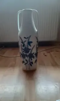 Wazon PRL wysoki biało niebieski — ujęcie 5