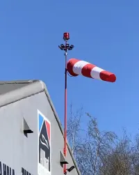 Wiatrowskaz lotniczy podświetlany wskaźnik kierunku wiatru rękaw — ujęcie 2