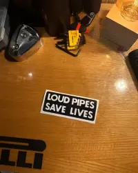 Wklepa naklejka sticker loud pipes save lives — ujęcie 2