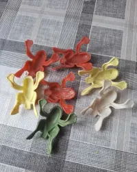 Żabki, figurki z okresu PRL. — ujęcie 3