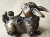 Zabytkowa figurka z brązu - Księżycowy Królik (Yuetu) z lat 1920-40 — ujęcie 2