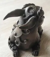 Zabytkowa figurka z brązu - Księżycowy Królik (Yuetu) z lat 1920-40 — ujęcie 5