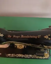 Zabytkowa maszyna do szycia SINGER — ujęcie 3