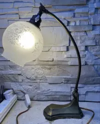 Zabytkowa mosięzna lampka z XIX w lampa — ujęcie 2