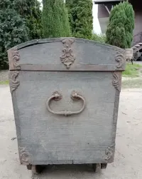 Zabytkowy kufer podróżny — ujęcie 3