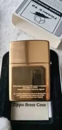 Zapalniczka Zippo Brass FIFA TM 1974. Nowa 1997r — ujęcie 2