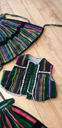 Zapaska  ludowa  fartuch i góra od sukienki gorset dla  dziecka z. Prl — ujęcie 2