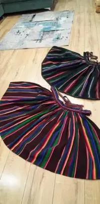 Zapaski ludowe wełniak brązowa i czarna z czasów PRL — ujęcie 5