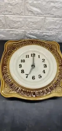 Zegar ścienny ceramiczny Mirostowice PRL — ujęcie 2