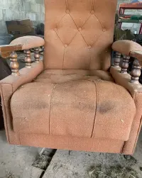 Stary fotel PRL vintage do renowacji — ujęcie 4