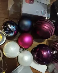 Bombki choinkowe plus swiatelka — ujęcie 2