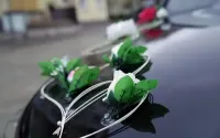 Dekoracja weselna samochodu osobowego — ujęcie 3