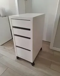 Komoda IKEA 4 szuflady — ujęcie 2