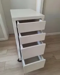 Komoda IKEA 4 szuflady — ujęcie 4