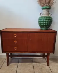 Komoda tekowa, mały sideboard ,mid-century,vintage design lata 60/70 — ujęcie 4