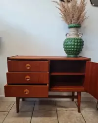Komoda tekowa, mały sideboard ,mid-century,vintage design lata 60/70 — ujęcie 5