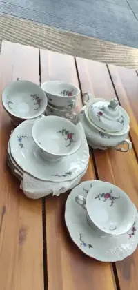 Komplet filiżanek porcelana Wałbrzych — ujęcie 4