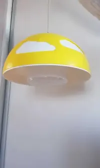 Lampa Ikea do pokoju dziecięcego żółta — ujęcie 3