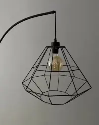 Lampa stojąca retro — ujęcie 3