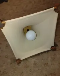 Lampa wisząca materiałowo-drewniana — ujęcie 2