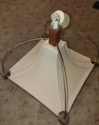 Lampa wisząca materiałowo-drewniana — ujęcie 3