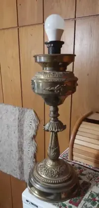 Lampa żeliwna nocna stara zdobiona — ujęcie 2