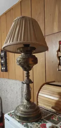 Lampa żeliwna nocna stara zdobiona — ujęcie 4