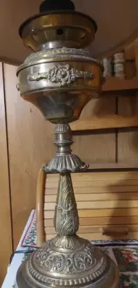 Lampa żeliwna nocna stara zdobiona — ujęcie 5