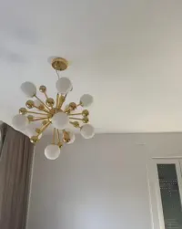 Lampa złota z białymi kloszami - super cena — ujęcie 3