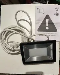 Naświetlacz Halogen LED z przewodem — ujęcie 4