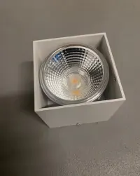 Oprawa natynkowa z żarówką led w komplecie — ujęcie 3