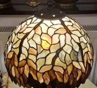 Piękna Lampa witrażowa (w stylu Tiffany),szkło UROBOROS wys.48 cm,śred.32 cm-stan idealny — ujęcie 2
