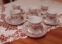 Porcelana porcelanowe filiżanki filiżanka kwiaty kwiatowy wzór — ujęcie 2