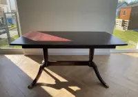 Stylowy dębowy stół rozkładany — ujęcie 2