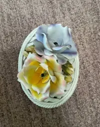 Szkatułka Bombonierka Miska porcelana Nuova Capodimonte Włochy — ujęcie 2