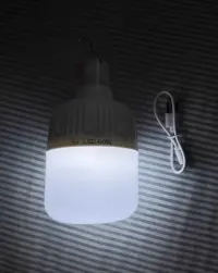 Żarówka  led  na akumulator a ładowanie usb — ujęcie 3