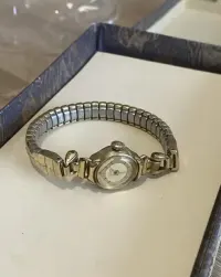 2x zegarek damski JungHans 1x zegarek Caravelle + portomonetka + sakwa — ujęcie 2