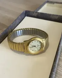 2x zegarek damski JungHans 1x zegarek Caravelle + portomonetka + sakwa — ujęcie 4