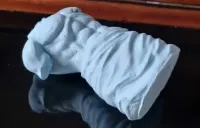 Antyczny Urok w Nowoczesnym Wydaniu: Miniatura Męskiego Torsu — ujęcie 5