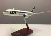 B787-8 Polskie Linie Lotnicze PLL LOT   model skala 1:200 — ujęcie 2