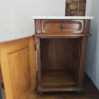 Bardzo stara szafka nocna, elektryczna ,nakastlik ok 1890 r. — ujęcie 3