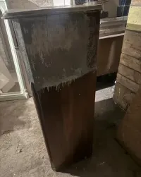 Bardzo stara zabytkowa szafa do renowacji.  85 x 135 x 45 — ujęcie 4