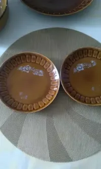 Brązowy porcelit miska duży talerz do ciasta, talerze deserowe PRL — ujęcie 2