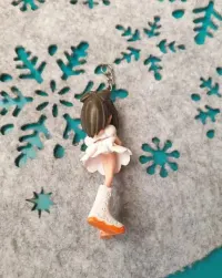 Brelok przedstawiający postać Hazuki Fujiwara z anime Ojamajo Doremi. 

Bazos.cz
 +1 — ujęcie 3