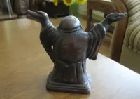 Budda, odlew z ciemnego metalu, stara ręczna praca, idealna. — ujęcie 2