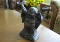 Budda, odlew z ciemnego metalu, stara ręczna praca, idealna. — ujęcie 3