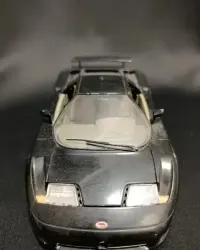 Bugatti EB 110 - 1991 samochód METALOWY model Bburago 1/18 — ujęcie 2